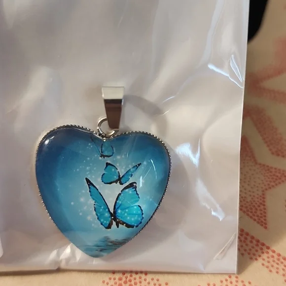 Heart-shaped Butterfly Necklace, NWT - Picture 2 of 4